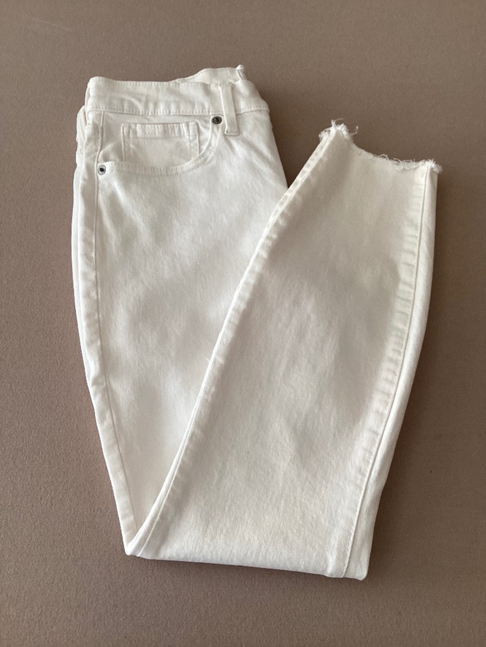LUCKY BRAND WHITE MID RISE SKINNY JEANS WITH FRAYED HEM SIZE 4/27
